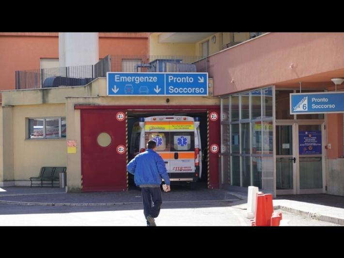 Aggredisce infermiere e guardia giurata al Pronto soccorso, arrestato