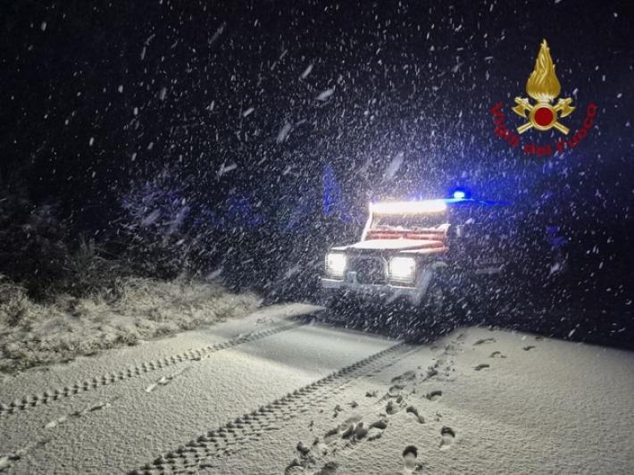 Neve nell'Aretino, doppio intervento di soccorso dei vigili del fuoco