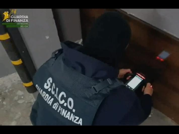 Blitz Guardia di finanza, dal Vibonese traffico di droga in tutta Italia