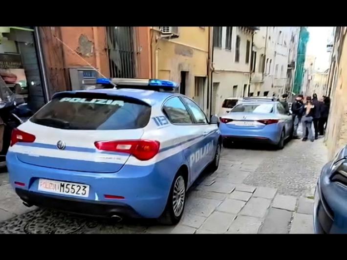 Grave studente che ha accoltellato portiere e si &egrave; lanciato dal tetto a Sassari