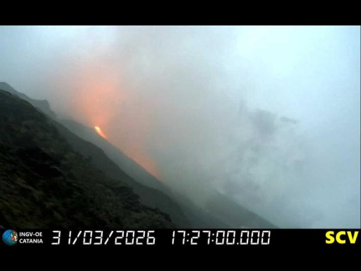 Stromboli, attivit&agrave; di tracimazione e colata dal cratere Nord