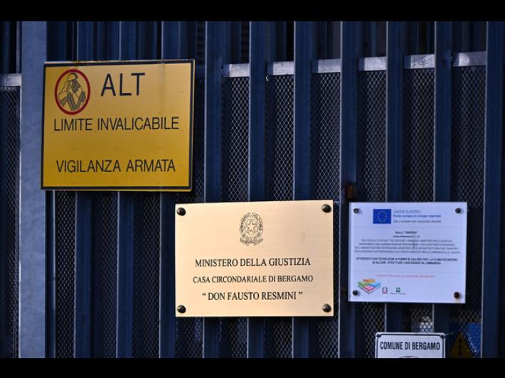 Si finge il padre di un bimbo di 8 anni e cerca di rapirlo, arrestato