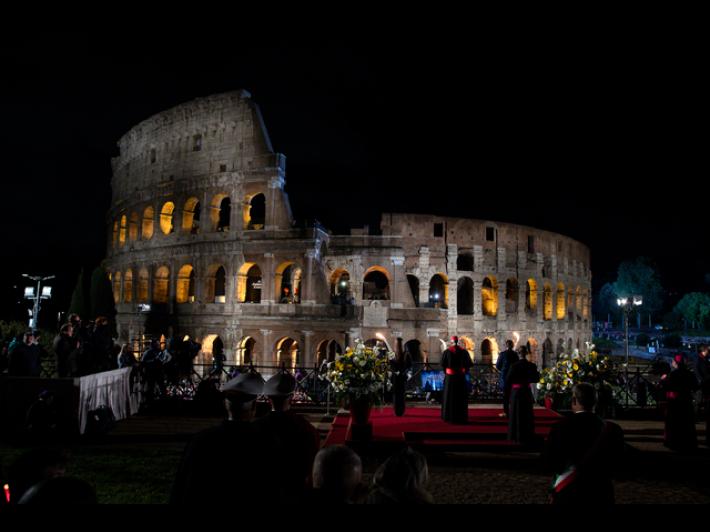 Via Crucis, sar&agrave; il Papa a portare la croce, meditazioni dalla Terra Santa