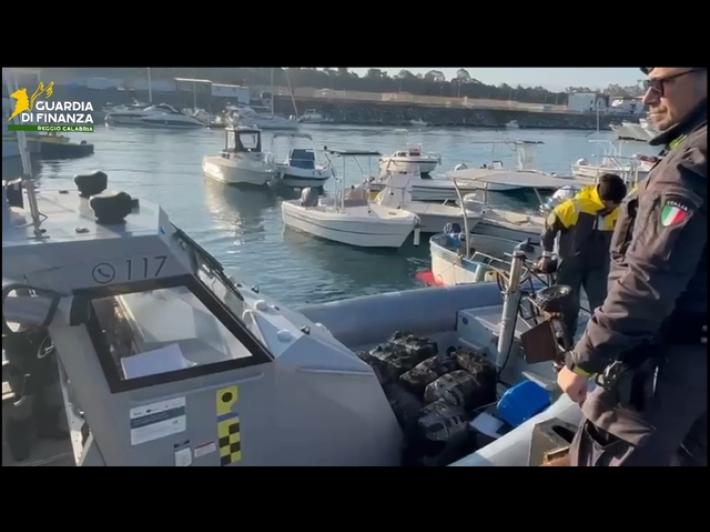 Cocaina nella chiglia di una nave, sequestrati 400 kg a Gioia Tauro