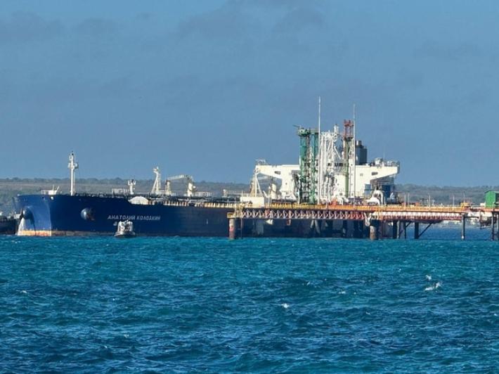 Cuba, iniziato lo scarico del greggio russo