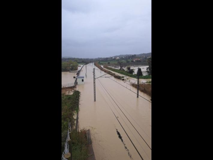 Esonda l'Osento, interrotta tratta ferroviaria Adriatica