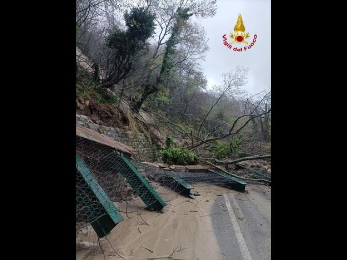 Maltempo in Molise, frana sulla statale a Civitacampomarano