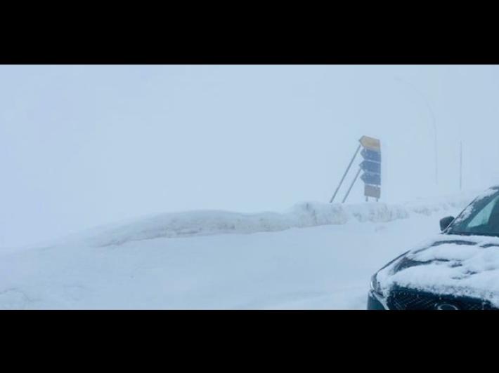 Persone bloccate in hotel sotto tre metri di neve, atteso l'Esercito