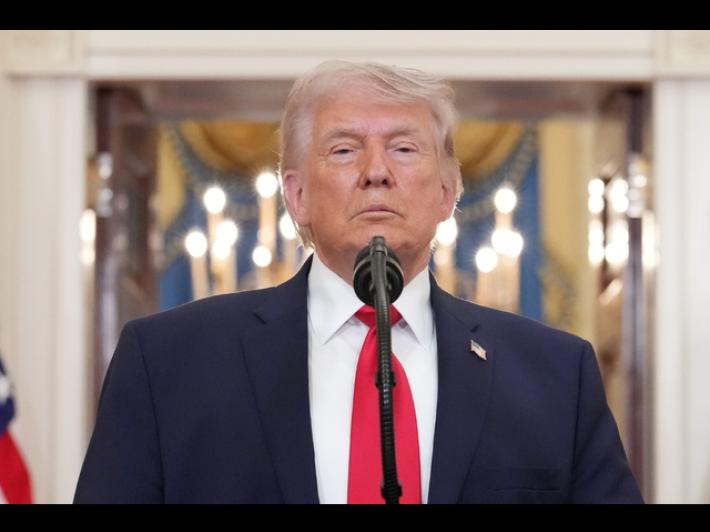 Trump: 'Colpiremo duramente l'Iran, lo riporteremo all'et&agrave; della pietra'