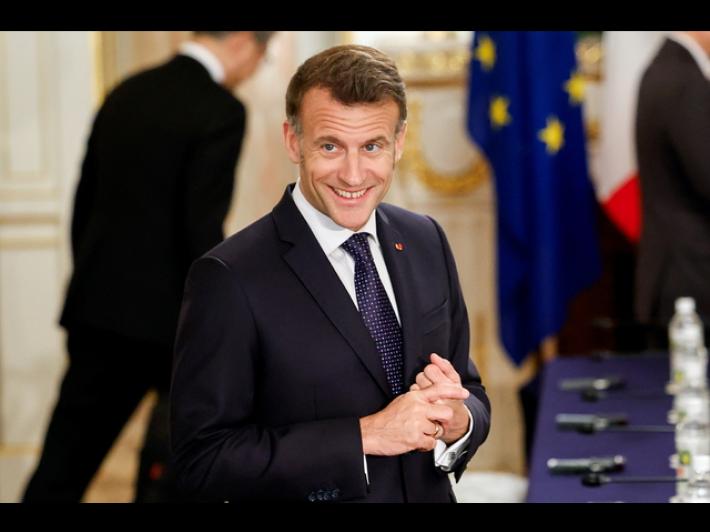 Macron, 'irrealistica un'operazione militare per liberare Hormuz'