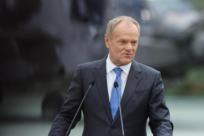 Tusk: "Disgregazione della Nato e veti di Orban sono il piano ideale di Putin"