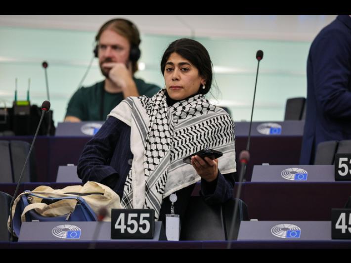 Eurodeputata Rima Hassan fermata a Parigi per 'apologia di terrorismo'