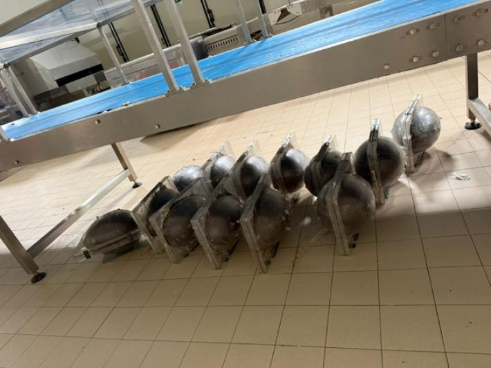 Uova pasquali con vermi, sequestrata fabbrica nell'Avellinese