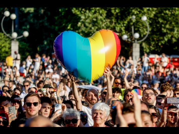 Comune Milano parte civile in processi per reati contro persone Lgbtq+