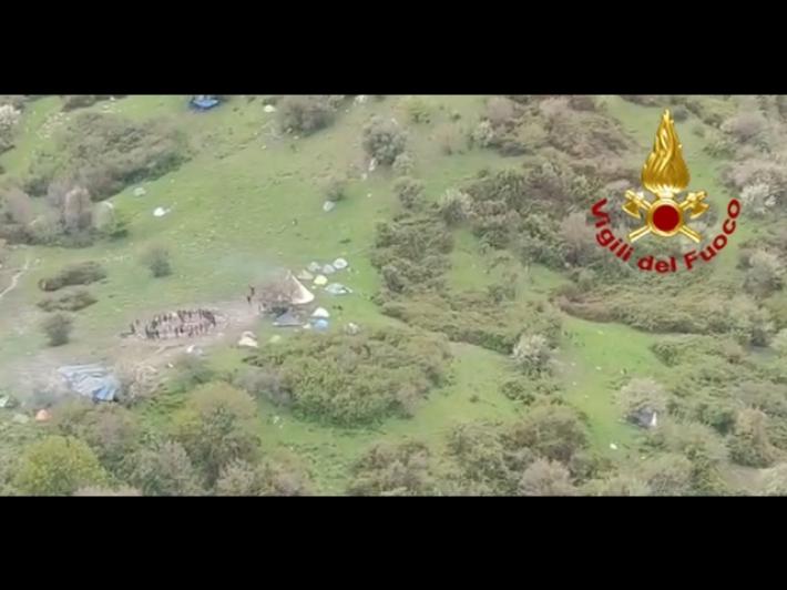 Torrente in piena nel Messinese, cento campeggiatori isolati