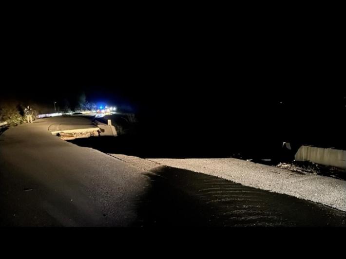 Frana strada provinciale su Monti Dauni, bus si ferma a pochi metri da voragine