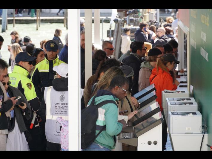 Il ticket d'accesso a Venezia debutta con un incasso sopra i 100mila euro
