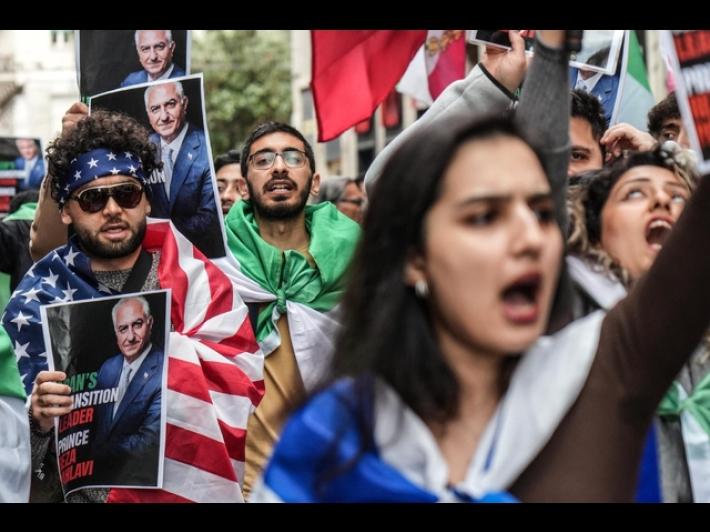 Docente iraniana, 'gli Usa dovevano salvarci, ci stanno distruggendo'