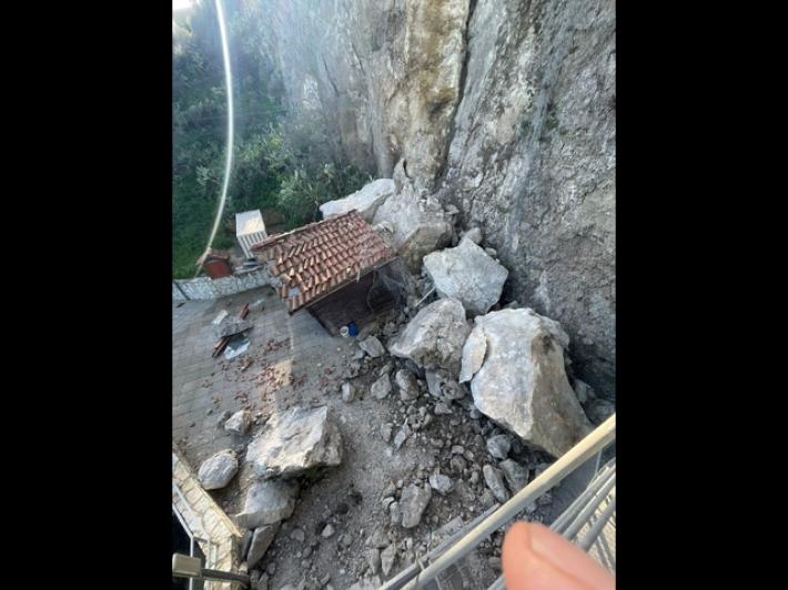 Case sgomberate e grossi massi per frana a Sutera, 'nessuno interviene'