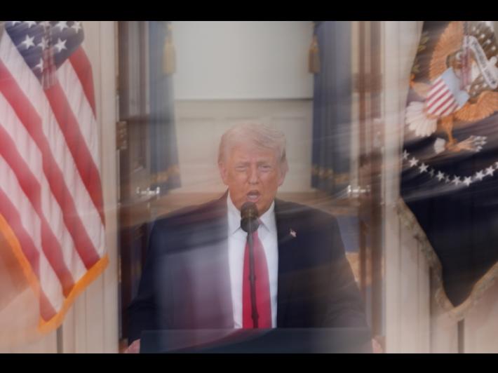 Trump, 'abbattimento jet Usa non influir&agrave; sui negoziati con l'Iran'