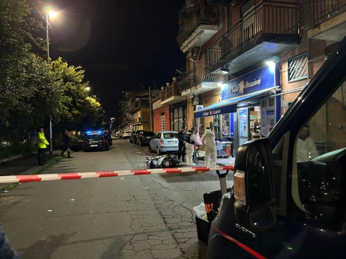 Donna accoltellata a Catania, caccia al marito in fuga