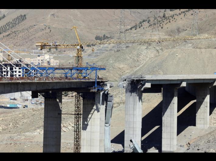 Iran, 'il 60% del ponte B1 a Karaj danneggiato nell'attacco'