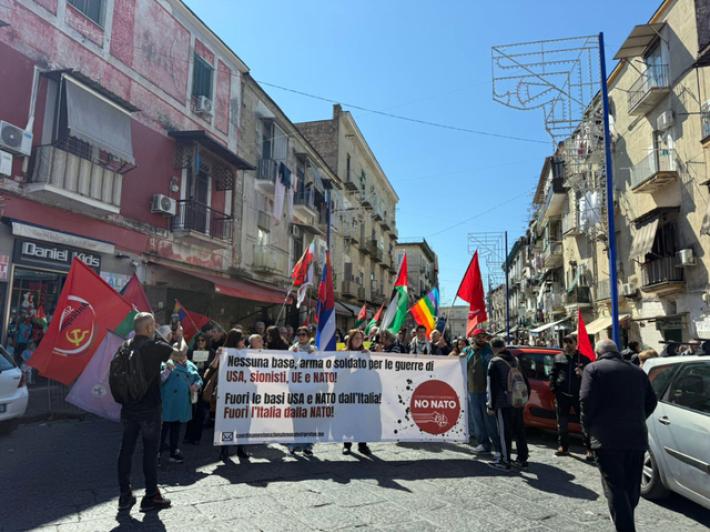 Protesta contro la Nato a Napoli, presidio a Capodichino