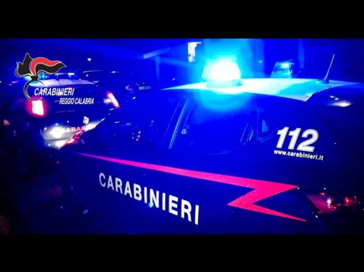 Aggredisce la moglie con un coltello, arrestato dai carabinieri
