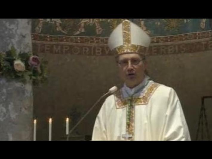 Vescovo Trieste chiede la pace nella messa di Pasqua