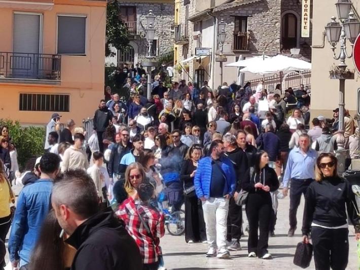 In 20mila a Pietrelcina per Padre Pio, Pasquetta nel segno della fede