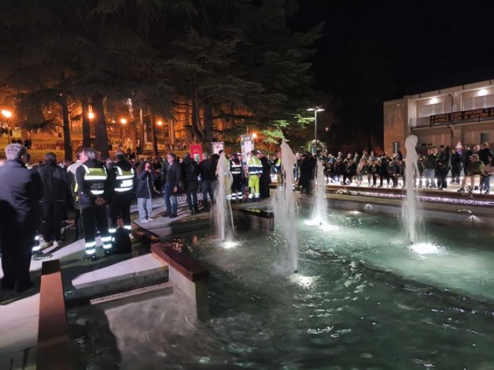 Anniversario sisma, all'Aquila la notte del ricordo tra musica, fiori e silenzio