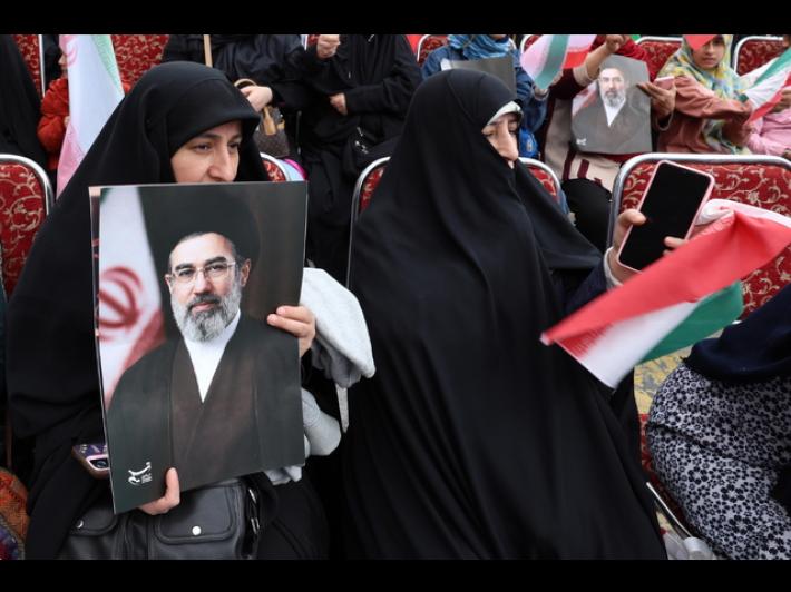 Nuovo messaggio di Khamenei, 'crimini e uccisioni non ci scalfiranno'