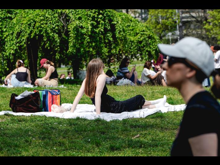 Folla nei parchi di Torino per Pasquetta, in particolare al Valentino