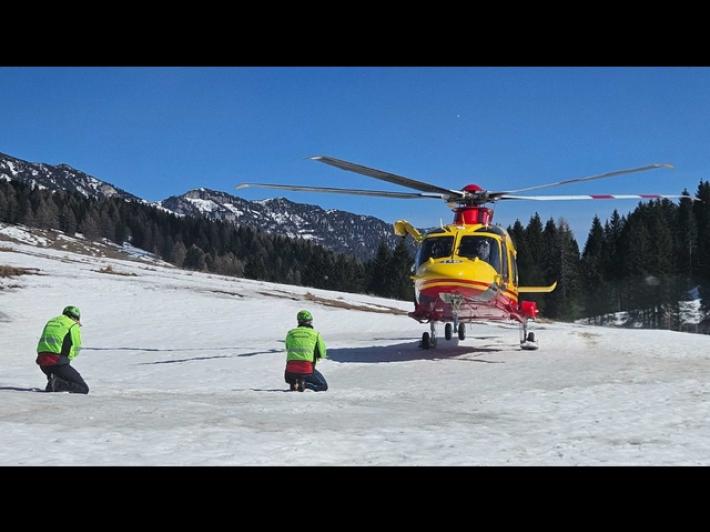 Intrappolato nella neve, escursionista salvato sull'Altopiano di Asiago