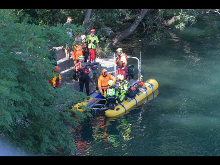 Giovane scivola in un torrente e muore annegato nel vicentino