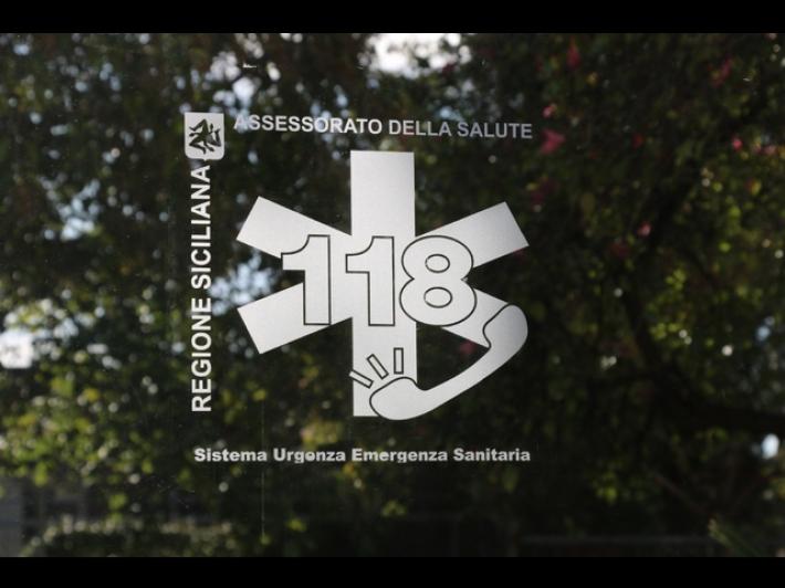 Crolla impalcatura metallica, tre operai feriti nell'Agrigentino