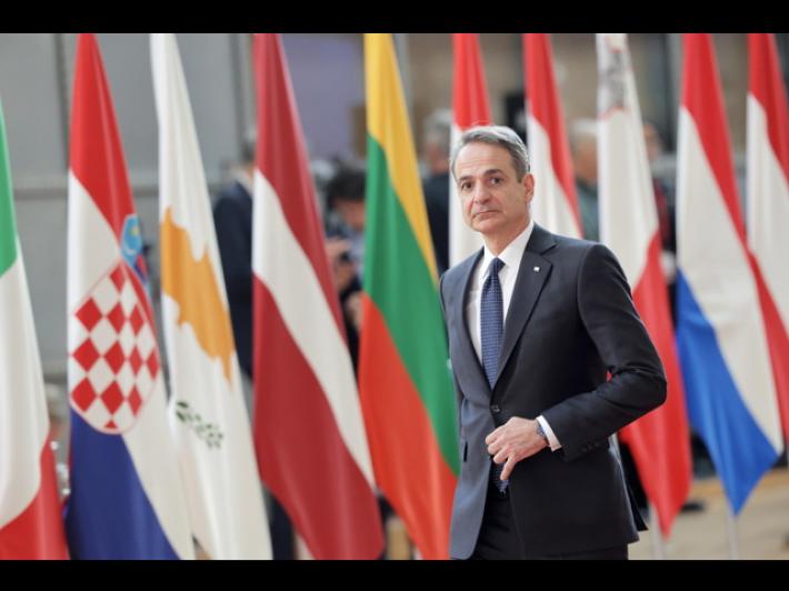 La Grecia vieta l'accesso ai social media ai minori di 15 anni a partire dal 2027