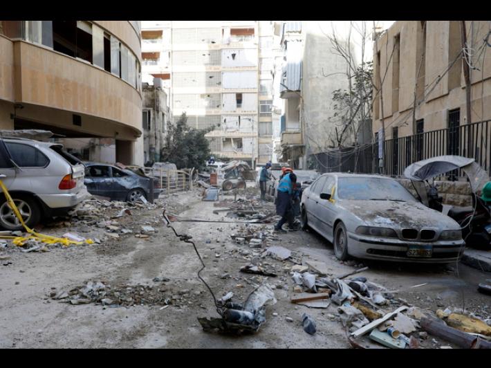'Beirut travolta dai raid, vittime per le strade e panico'