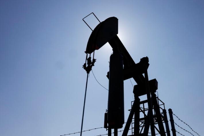 Italia e altri 4, serve tassa Ue su extraprofitti contro il caro petrolio