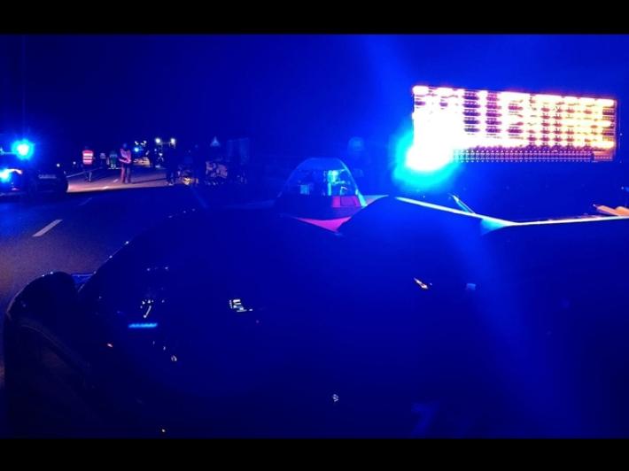 Scende dalla macchina in panne, 43enne travolto e ucciso da un'auto