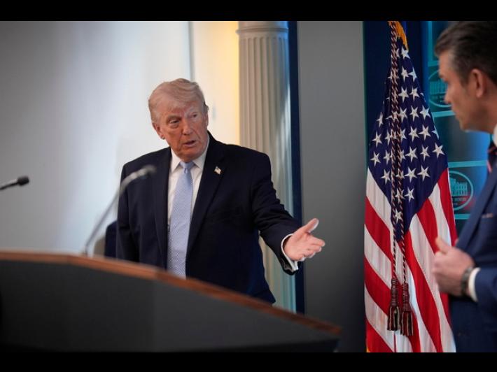 Trump, 'parliamo con Iran su sanzioni, molti dei 15 punti gi&agrave; concordati'