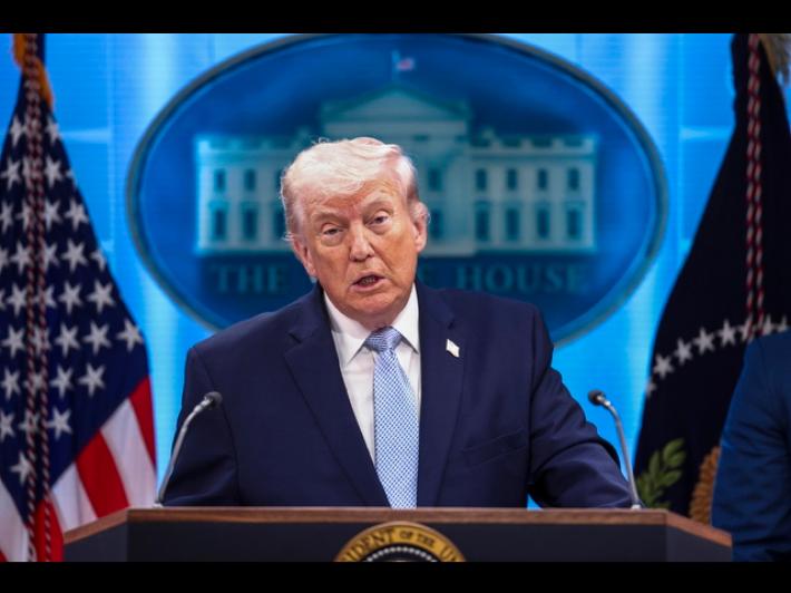 Trump, 'collaboreremo con l'Iran per rimuovere tutta la polvere nucleare'