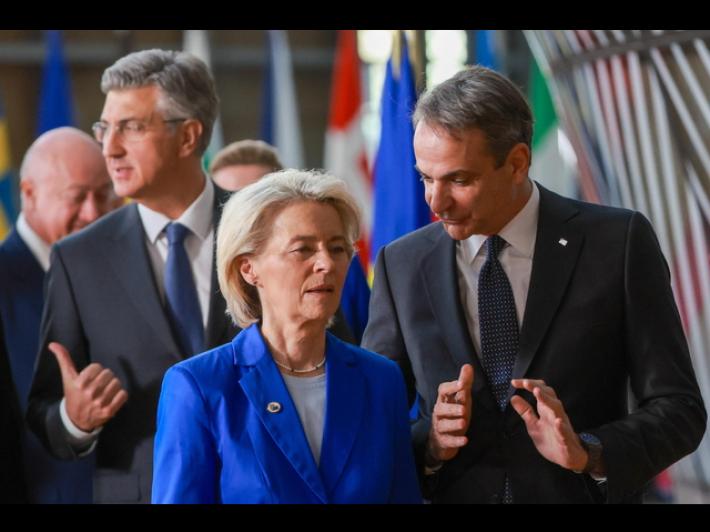 Mitsotakis, 'servono norme Ue contro la dipendenza digitale dei giovani'