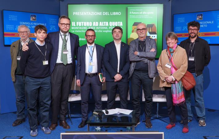 Comunicato Stampa: CRV - Presentato in Consiglio Veneto il libro &ldquo;Il futuro ad alta quota&rdquo; di Andrea Ferrazzi