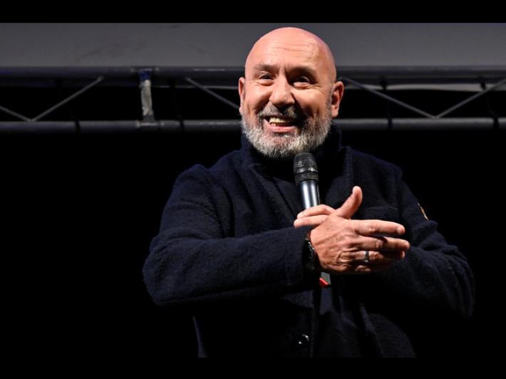 Il comico Battista denunciato per stalking dall'ex manager