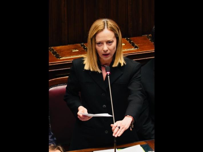 Meloni, n&eacute; dimissioni n&eacute; rimpasto, il governo c'&egrave; e non scappiamo