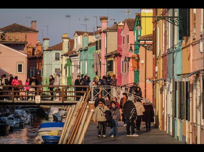 Mozione di FdI per le scuole delle isole veneziane