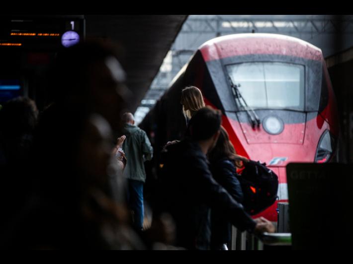 Stop ferrovia Roma-Firenze nel weekend, collegamenti ridotti e disagi