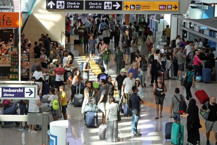 Ft: "Aeroporti Ue a rischio carburante entro tre settimane"