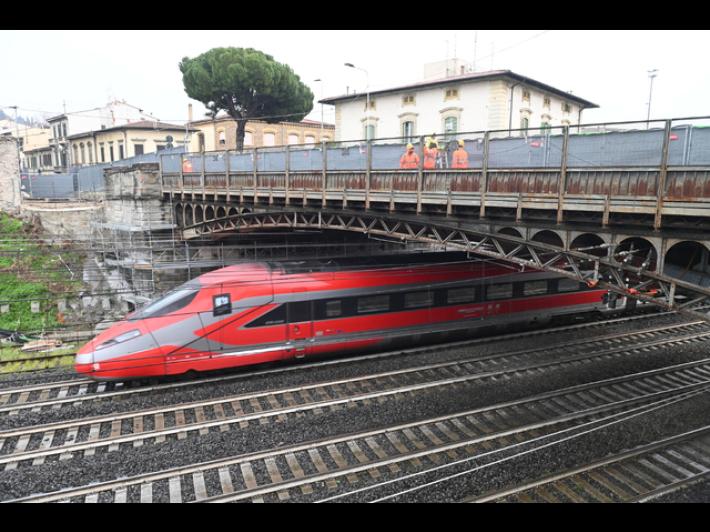 Stop a circolazione Av e convenzionale sulla Roma-Firenze da mezzanotte sabato